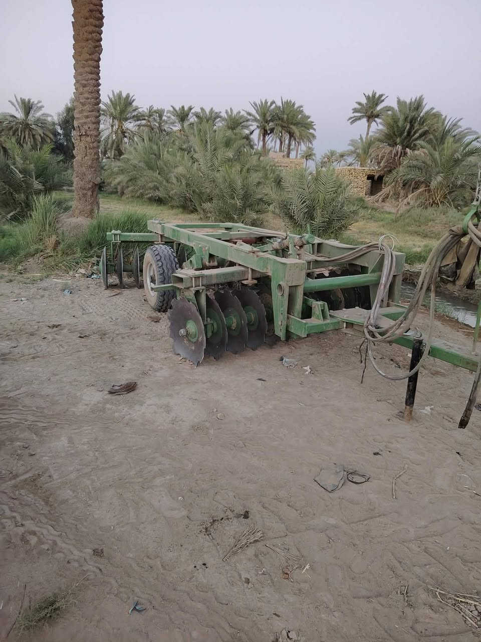 سلام عليكم دسك حجم 24 لبيع مشتغول 150 دونم فقط الاستفسار رقم الهاتف ***********
