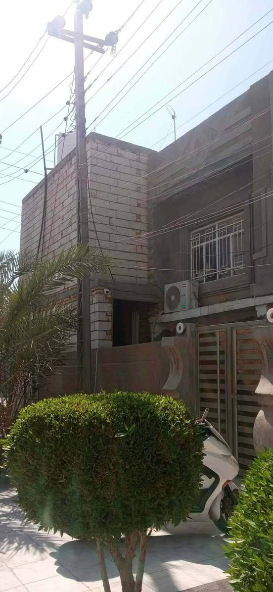 بنايه طابو صرف مساحتها ١٨٨ م واقع حال أكثر في الثوره ركن على شارع تجاري سايدين تتألف من اربع محلات تجاريه مؤجره وشقه خارجيه تتألف من صاله ومطبخ وغرفة نوم واحده وصحيات عدد/٢ وبيت طابقين يتكون من  اربع غرف نوم+ مطبخ+ صاله عدد/٢ +
استقبال+ صحيات داخليه وخارجيه عدد/٣+ حديقه خارجيه تحتوي على نخلات  عدد/٥ نوعيات فاخره للاستفسار***********
بنايه طابو صرف مساحتها ١٨٨ م واقع حال أكثر في الثوره ركن على شارع تجاري سايدين تتألف من اربع محلات تجاريه مؤجره وشقه خارجيه تتألف من صاله ومطبخ وغرفة نوم واحده وصحيات عدد/٢ وبيت طابقين يتكون من  اربع غرف نوم+ مطبخ+ صاله عدد/٢ +
