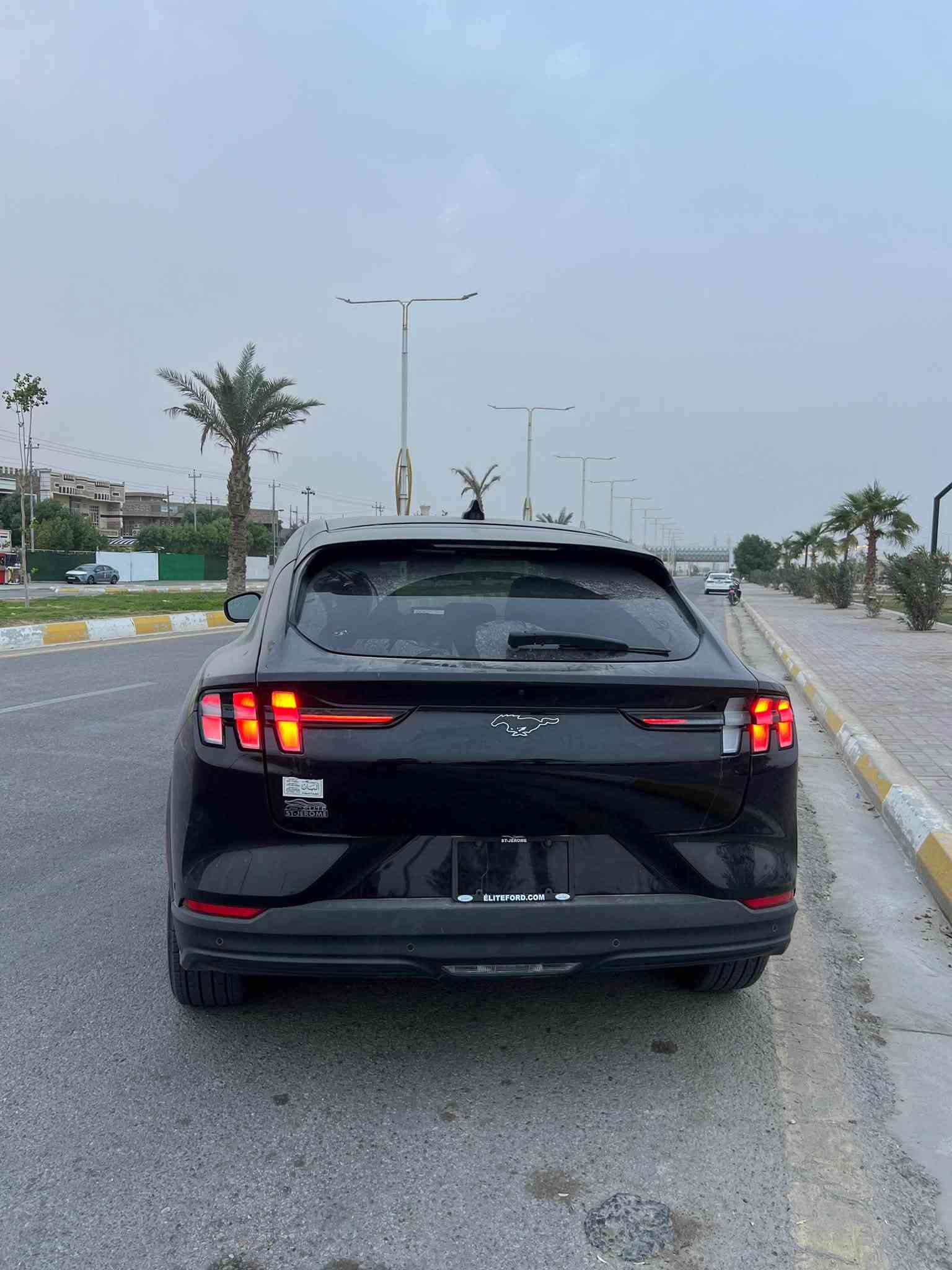 فورد ‏موستينج  2023  كهرباء كامل
لون اسود 
قاطعه مسافة 23 الف
بطارية ليثيوم 
‏تمشي بالشحنة من 400 الى 450 كيلو 

‏
‏الإضافات  :
‏• دفع رباعي 
. دبل ماطور 
‏• شاحن لاسلكي Wireless Charger
‏• شاشة لمس بحجم 15.5 بوصة
‏• نظام كاميرا الرؤية المحيطية لركن السيارة 360 درجة 4 كاميرات
‏• مقاعد كهرباء - مدفأة 
‏• بصمة تشغيل
‏• حساسات ركن أمامية وخلفية
‏• مانع انزلاق
‏• مثبت سرعة Cruise Control
‏• أضوية زينون 
‏• مصابيح LED أمامية وخفلية
‏• اشارات عالمري الجانبيه مع النقطه العمياء
‏• تحكم ستيرن جهتين مع قيادة ذاتيه 
‏• مري طوي كهرباء
‏• نظام ملاحة - Navigation
‏• هاند بريك كهرباء
‏• اضاءة ليد داخلية Ambient lighting
‏• 8 وسائد هوائية Airbags
‏والعديد من الاضافات
السعر 159 ورقه 
تبديل بنيد نفس اللون وصبغ جاملغ امامي يمين
  ( السيارة للبيع فقط بدون مراوس ) 

تكلفة الرقم 300 الف فقط 

مكان السيارة بغداد المنصور 

للاستفسار الاتصال : 

‭+964 783 145 5285‬ ‭
