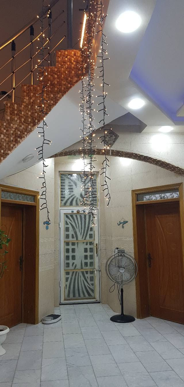 سلام عليكم بيت للبيع  
السعر  145 
معرفه التفاصيل جميعها  اتصل ***********

نص مكتوب في الصور:
- منزل 🏠 للبيع ( زراعي سند 25 ) ((( البيت له شارع امامي و خلفي ))) طابق واحد + الثاني مجهز له 1_ مساحه 270 متر 2_ كراج سعه سيارتين 3_ صحيات خارجيه 4_ حديقه جاهزه كبيره 5_ مطبخ و مدخل الى استقبال 6_ صاله و غرفتين و منور 2 و صحيات سويت 7_ (( خدمات نقص _ مجاري و تبليط واصل العمل خلف البيت )) 8_ سبتتنك مجاري بسعه الكراج 9_ سطحين كاملات مطبك شتايكر 10_ بناء حديث منذ سنتين عنوان // حي الجمعية شارع حبيب بن مظاهر الاسدي