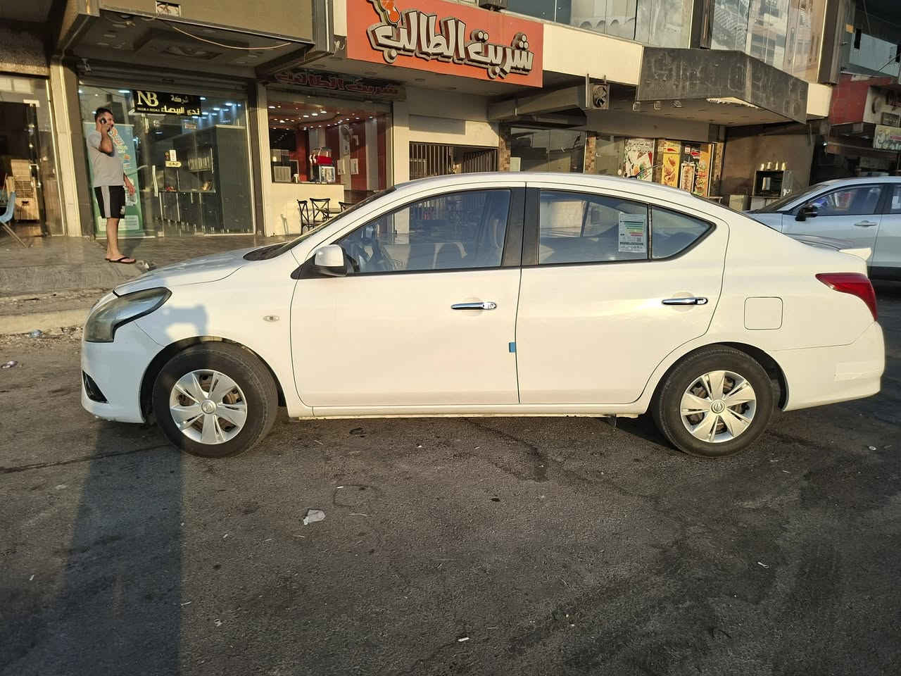 اقرة التفاصيل                                         السلام عليكم للبيع نيسان سني هندي 2019 ام البليتة الزركة السيارة مكفولة كفالة عامة من ضربة وصبغ ماعدا بارد كدشبرين يم البكلايت الخلفي والسيارة مدوشمة كاعية وكشنات وجنطة وكامرة دوارة وبيهة تخم تايرويل حجم 15 مال حاوية هية تجي حجم الويل 14 اني بدلت تخم ويل وتاير والسيارة رقم انكليزي وهزة جديدة لل2031 والسيارة ماشية 54الف السيارة جديدة وبعد احلى من الصور السعر 107 وبيهة مجال للاستفسار الاتصال *********** وكلشي بسعرة اكواقل بس موهيج نضافة
