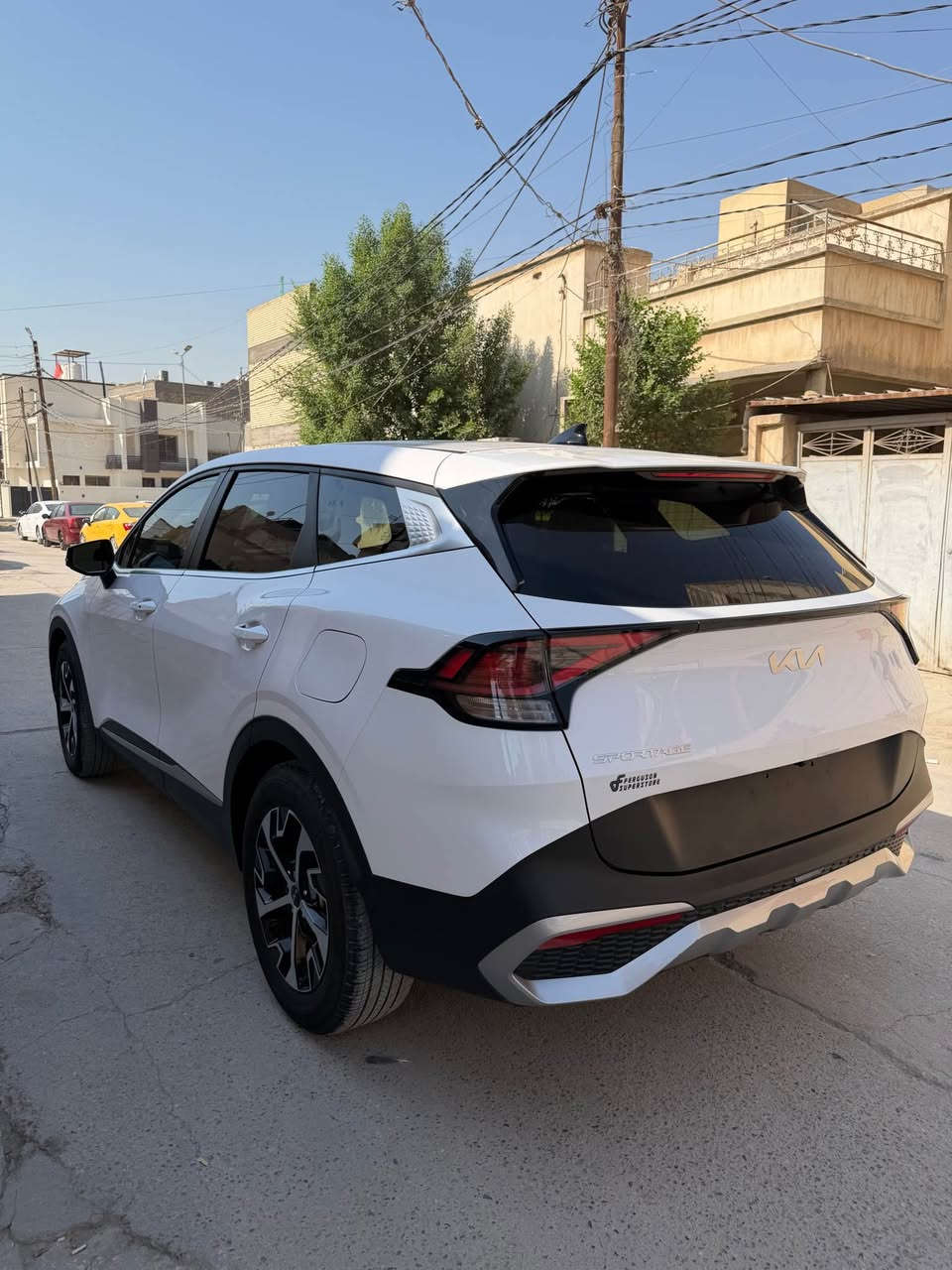 السلام عليكم 
كيا سبورتج EX2024
موصفات
شاشة كبيره 
كشنات كهرباء
كشنات جلد
هيترات بالكشنات
لايت زينون 
بصمه تشغيل وابواب 
تبريد لمس
قطعتين تبريد
درايف مود 
كاميرا
حساسات خلفيه
اوتو هولد
سايدبريك بصمه 
السياره دخول جديد باسمي حادث بارد حافة الجاملغ والبنيد
مكفوله من الصبغ والتبديل راديترات ماء وتبريد بلاد 
ماشيه 21000mil
للاستفسار الاتصال
*********** *********** حلة, بابل
