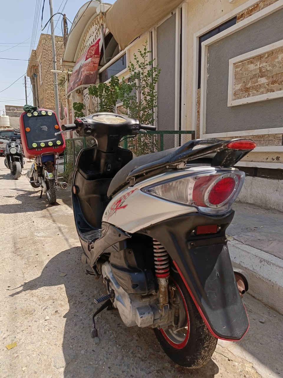 دراجه جي فور للبيع
زوج تواير جدد صارلي يومين من شديت 
لايت زنون اصلي 
اشاير يمنه يسره 
رباعي 
بك لايك 
عداد بكامل يشتغل 
مكينه مفتوحه مره وحده 
مكاني ناصريه ناحيه الفظليه 
رقمي *********** فقط واتساب 
موجد على الفيس 
سعر ٢٧٥ و بيها مجال
