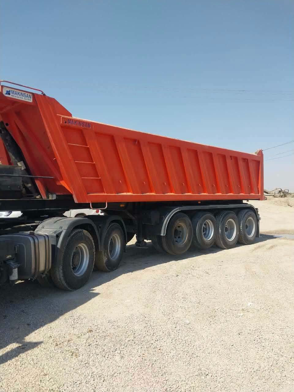 السلام عليكم ورحمه الله وبركاته 
للبيع مان MAN خليجي 🚛
🔴 موديل 2015
🔴 حجم المكينة 440 بلاد 
🔴 كير عادي 
🔴 تبريد ثلج + خزن
🔴 تخم تاير كامل 
🔴 عربانة مك نيسان 24 م 
للتواصل إتصال ع رقم او عبر واتساب
📞 ***********  
📞 ***********

