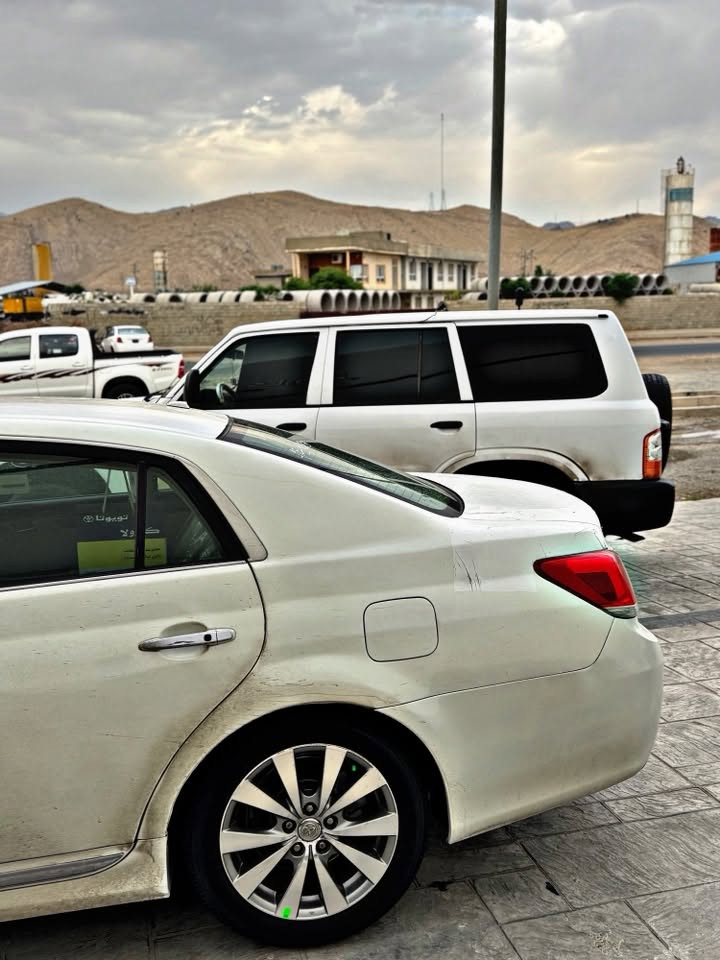 سه رەتا به ناوى خواى كَه ورەو ميهه ربان
 كَه لاوكه ميك مه جال
***********
Toyota avalon 2011/10. Limited
براوەی دوبه ى براوه
مواسه فات خلیجی  ليميتيد فول فول
په رده سلّايتت كوشن كاره با كوشن جلّد و ساردوگەرم
به سمه ٥به سمه
كوشن خەزن
ئاوينه كاره باو ئيشارەت
شاشەو کامیرا 
سه يارەکەبراوەیە
ده حمو ليدرانى پيوه نيه
٤تايهو ويلى لوك لوّك
كامل  ئيمپرى فايه رى بيلادى شەريكه سه يارەكه هه موو گیانى به شەرت ته بريد ساردو كَه رم به شەرت
چرکەی تیانیە کامل توند کراوەتەوە 
هه موو كَيانى جايز كراوه
سەیارەکە پشتی جیی سپیرەکە جئ رافیحەی هەیە  
سەقڤی خۆم جەلاتینم کردوە 
گۆرینەوە ناکەم   جوان بخوینەوە  تیل بکە لە خزمەت دام 
شوين رانيه
***********
