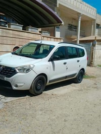 رينو LODGY  للبيع موديل 2019  محرك 1600  ماشيه 85 الف  بيها ضربات موضح...