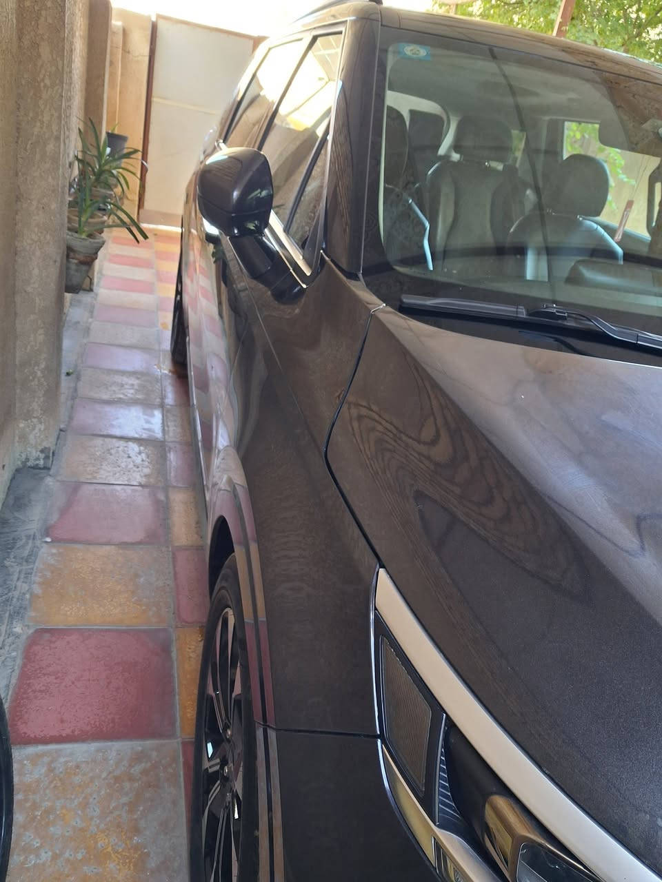 كرنفال 23 فئة SX PRESTIGE ستة سلندر
لون فيلي ميتاليك وارد امريكي بدون ايرباك بدون دواخل حيث تم تبديل البنيد (البنيد الأصلي موجود عندي يحتاج سمكرة ) وتعديل قبغ الجنطة
رقم بغداد الجديد بأسمي 

المواصفات: تشغيل بصمة / بصمة ابواب / تشغيل عن بعد

دبل فتحة / كشنات جلد / كشنات تدفئة وتبريد الأمامية والخلفية

رادار امامي / رادار جانبي / رادار خلفي / حساس امامي 

حساس خلفي / أربعة كاميرات محيطية 360 درجة 

ستيرن تدفئة / تبريد 3 قطع مركزي 

ماشية 39 الف ميل / شاشة كبيرة متصلة / شاشة دجتال

اشاير بالمري الجانبية /  تحديد مسار

قيادة الية / كشنات دبل كهرباء / بيبان كهرباء شفط 

خزن ميموري كشن السائق / مري قلاب / مري شفط

شحن وايرليس / اوتو هولد / هندبريك بصمة 

مود درايف /مصابيح الأمامية  LED / خلفي LED / بلوجكتر LED

7 راكب / كشنات قلابة / فول تحكم ستيرن 

كاميرا داخلية /  جنطة كهرباء 

بلوتوث / AUX/ USB / آبل كار بلي
للتواصل ***********
