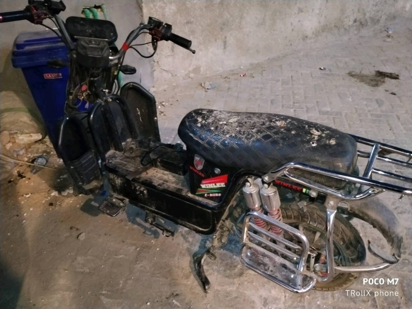 دراجه شحن هارلي للبيع نواقص فقط بطاريات 6 كبار
غير البطاريات سعرها 150 الف دينار عراقي وبي مجال بسيط، شنو حالتها هسه؟ الماطور/المكينة شغالة لو متعطلة، والفرامل والكهرباء والضوء والهورن كلها تشتغل؟: 
كلشي شغال بس البطاريات ناقصه
البطاريات الـ6 شكد فولت/أمبيرهن؟ وهل تحتاج تبديل كلهن لو بعضهن بعد يشتغل؟: 
تبديل كامل 6 كبار
وين موقع الدراجة بالضبط حتى المشتري يعرف منين يستلم؟ (المنطقة/الحي): 
بغداد الاعظميه راغبة خاتون