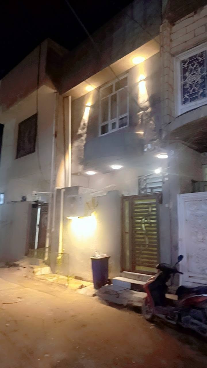 يا الله بيت 50 متر طابقين يحتوي على طابق الاول استقبال صاله مفتوحه على المطبخ حمامات داخليه منور حمامات خارجيه الطابق الثاني غرفتين حمامات طابق الثاني  البيت كلش نظيف سيراميك للسقف قرب الامام الحر فرع مجمع الذهبي   مكلف مكلف بالنشر السعر 65 قفل 
***********
