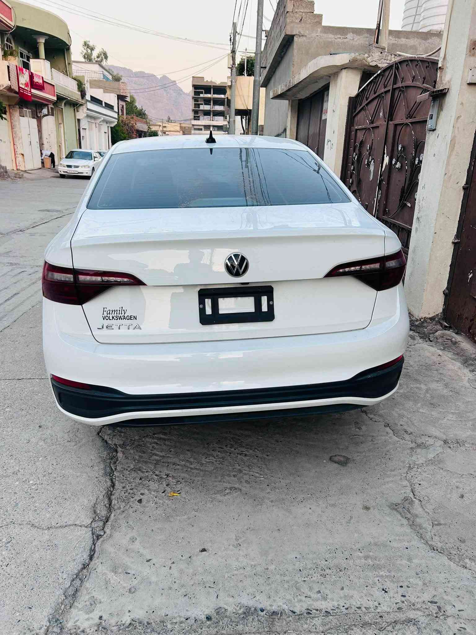 Jetta S sport 2024
بۆ ئەوانەی بە دوای شتی خاوێن و جوان سپیدا دەگەرێن 
بەشەرتی ئەوەی رادیتەر و بەدەنەو براکێتی نەکرابیتەوە هەووی بیلادی شەریکەیە
بێ بۆیاغ بێ ئیرباگ بێ پارچە گۆرین بەس دەعامی بەربۆتەوە دوو ڕۆژە داخل بووە 
رادار پێش و پشت و لاکان مەزبوت دیاری کردنی خێرای ئۆتۆ برێک ئۆتۆ ستارت
رەقەم شانسی 3VWBM7BU8RM036063
رەقەم موبایل ***********
نرخی ١٤٧
