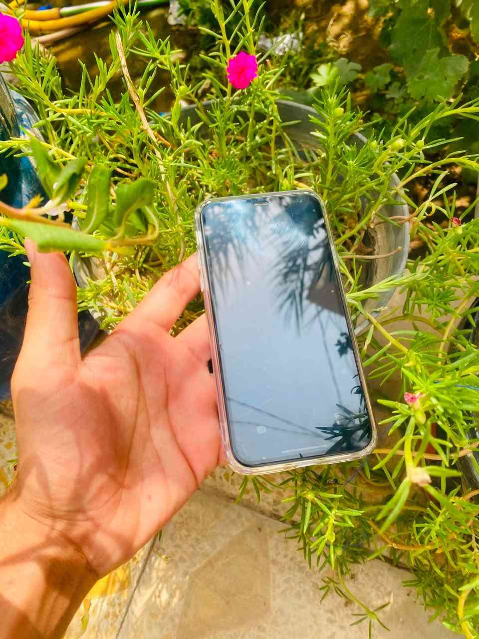 آيفون 11 عادي ذاكرة 128 بطاريه 75 وتر ما مفتوح مكفول من الشخط فقط بي  خط بالشاشة وما مأثر عليه السعر 225 وبي مجال مكان النجف الكوفه ***********
