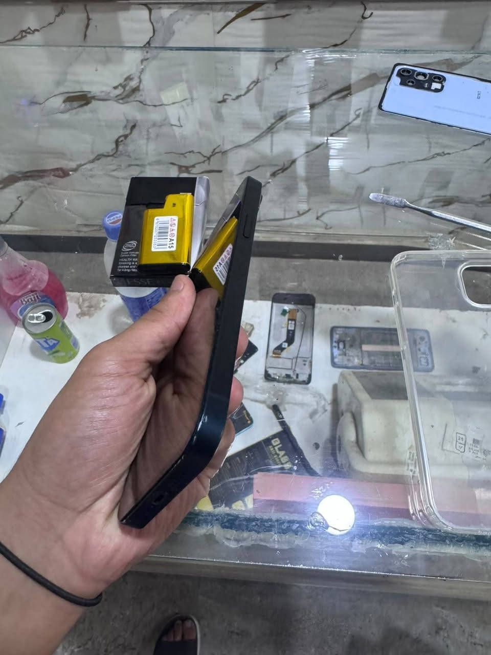 السلام عليكم 

14 بلاس 

مبدل شاشه نوعيه زينه + بي مشكله بل كامرات

ذاكره 128
بطاريه 86 

موجود كلتفاصيل داخل ل صوره  
حته فيديو ل كامرات 

مكاني أبو غريب حي الرسالة 

400 وبي مجال 

***********
***********
اتصال واتساب

نص مكتوب في الصور:
- حول القطع والخدمة تجمع Apple سجل تاريخ القطع والخدمة، ويعرض السجل معلومات عن هذا ال iPhone وحالته وتفاصيل إصلاحه معرفة المزيد... يتوفر تكوين الزجاج الخلفي تم اكتشاف زجاج خلفي جديدة. يرجى إعادة التشغيل لتكوين الزجاج الخلفي الجديدة لهذا ال iPhone معرفة المزيد... إعادة التشغيل والانتهاء من الإصلاح سجل تاريخ الخدمة الشاشة غير معروف
- ٦:٢٤
- البطارية
- حالة البطارية والشحن
- كما هو الحال مع البطاريات القابلة لإعادة الشحن، بطارية الهاتف قابلة للاستهلاك وتصبح أقل فاعلية مع الوقت. معرفة المزيد...
- ٨٦٪
- الحد الأقصى للقدرة
- هذا قياس لقدرة البطارية مقارنة بقدرتها عندما كانت جديدة. قد تتسبب القدرة المنخفضة بتقليل ساعات الاستخدام بين عملية الشحن والأخرى.
- أقصى قدرة للأداء
- ستساعد الأنظمة المضمنة في النظام والمكونات في تخفيف آثار الأداء التي قد تلاحظها أثناء التقدم الكيميائي في عمر بطارية iPhone.
- شحن البطارية المحسن
- للحد من استنزاف عمر البطارية، يتعلم الـ iPhone من عادات الشحن اليومية، بحيث ينتظر ولا يتجاوز ٨٠٪ حتى يحين موعد حاجتك إلى استخدامه.