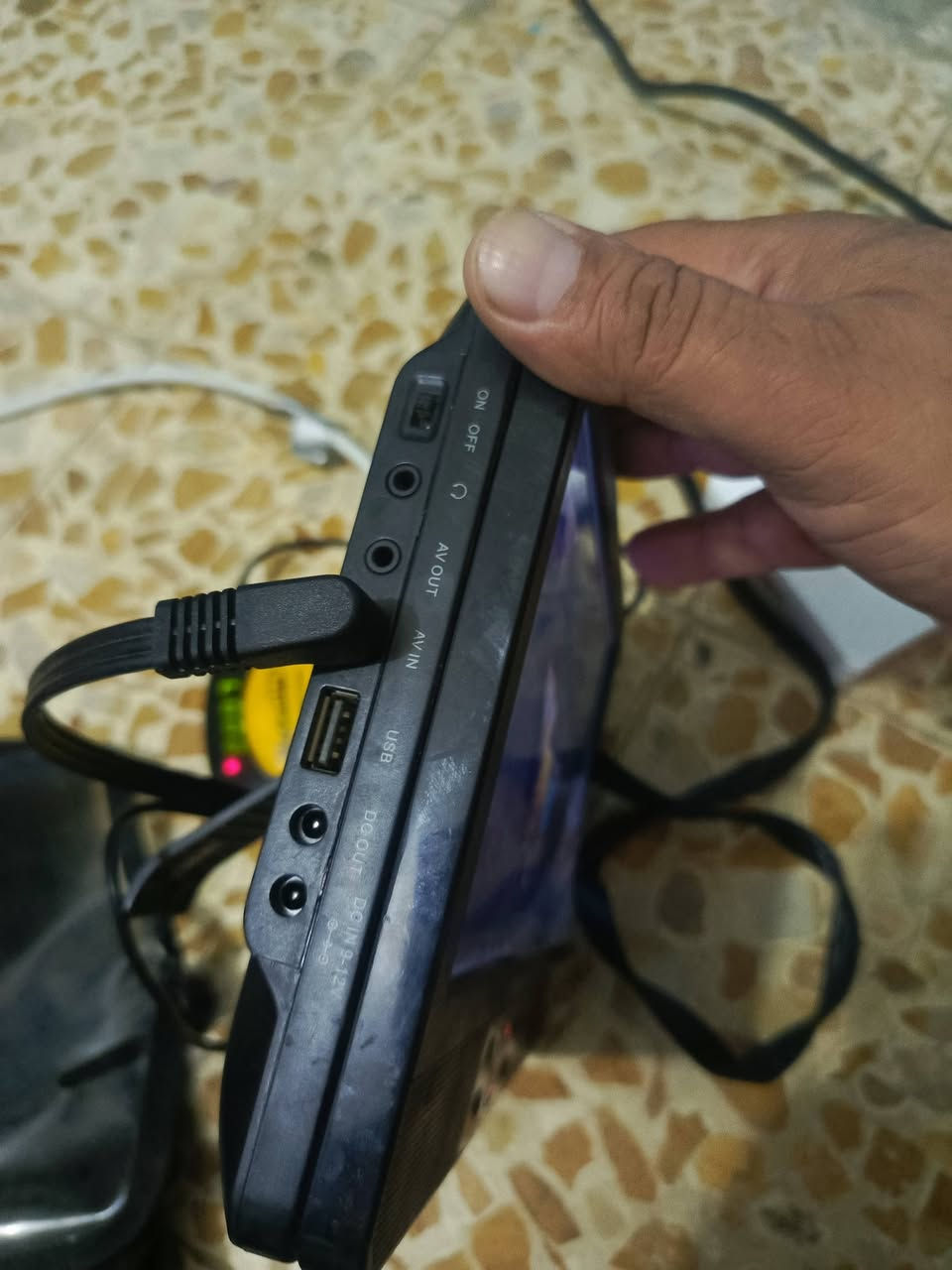 شاشه حجم 10انج شحن+قرص سيدي 
منفذ اسدي وليس اجدي السعر 40الف قفل 
*********** 
شاشه شحن ساعة كامله تبقى 
كيبل اسدي+شاحنة
