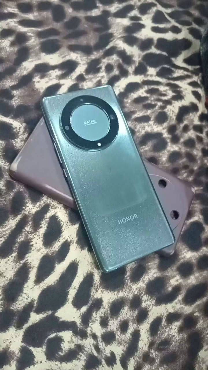 سلام عليكم جهاز نضيف اي 9 للبيع أخذته 450 جهاز كلش حلو سلاسه مالته دقه ذاكرته 256 بي فقط هذني الفطور موضحات  بشاشه  بس الله يشهد ما ماثرت ابد علمس وانطيك بي ضمان اذا علك لو كام يشمر ترجعه عليه واكوم ادعي عليه إذا كلامي مو صح جهاز كلش حلو ونضيف بلادي مداخل صيانه ابد  تحياتي اخوتي رقمي ***********
