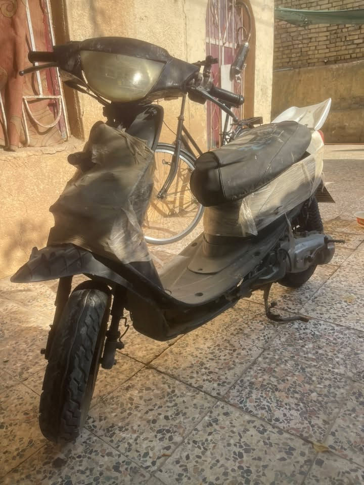 دراجه عصفوريه محرك مكفول لا صوت ولا اي شي تشغل وتشوف بعينك وتفحص كهرائيات شغاله عوزهه كفرات  جديده وبس دراجه حلوه الله شاهد.  السعرر ٢٠٠ وبيهه مجال (الخاص مفتوح ) رقم ***********
