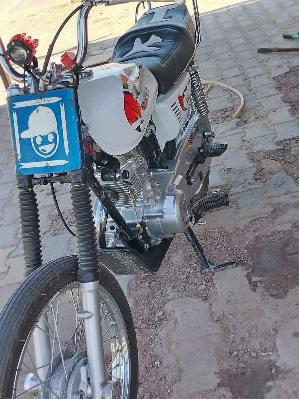 سلام عليكم شباب تعمير ٢٦دراجة فرس والله متاحة البيع مكينة رابيدو ٧احرف ار مكينة مامفتوحة ودراجة بدون سعرها خاص متواجد وهذا رقمي ***********

