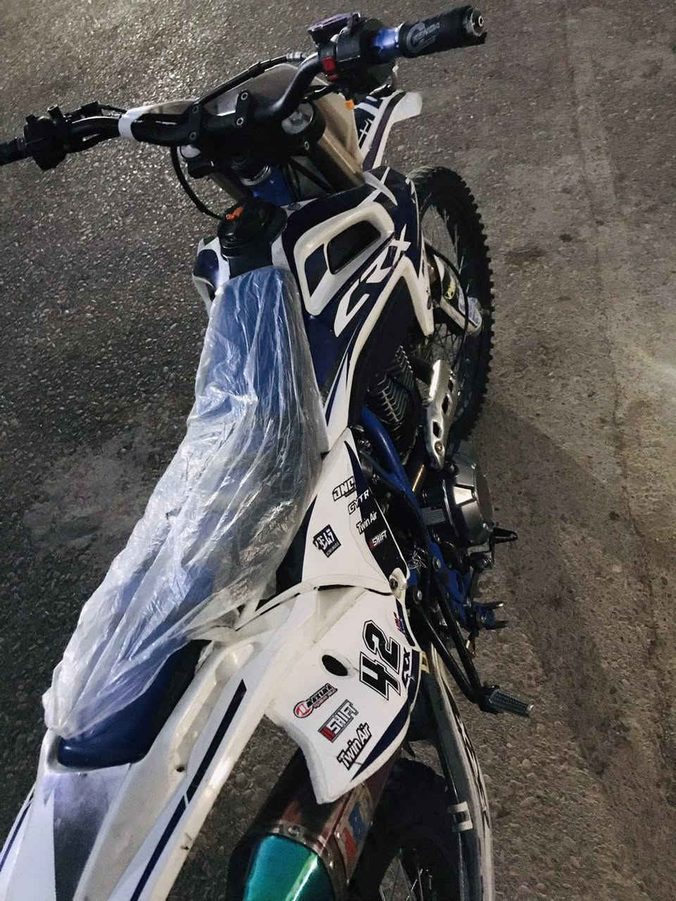 سەلام کاکە ئەم CAR بۆفرۆشتنە تایە بۆتایەی بەشەرتە یەکمێک بەحال سەرفی تیایە مەکینەی کەپسە ماشااللە لەقوەتی خۆی بێزارە 2024 *********** نرخی700مەجالێ برایانە
