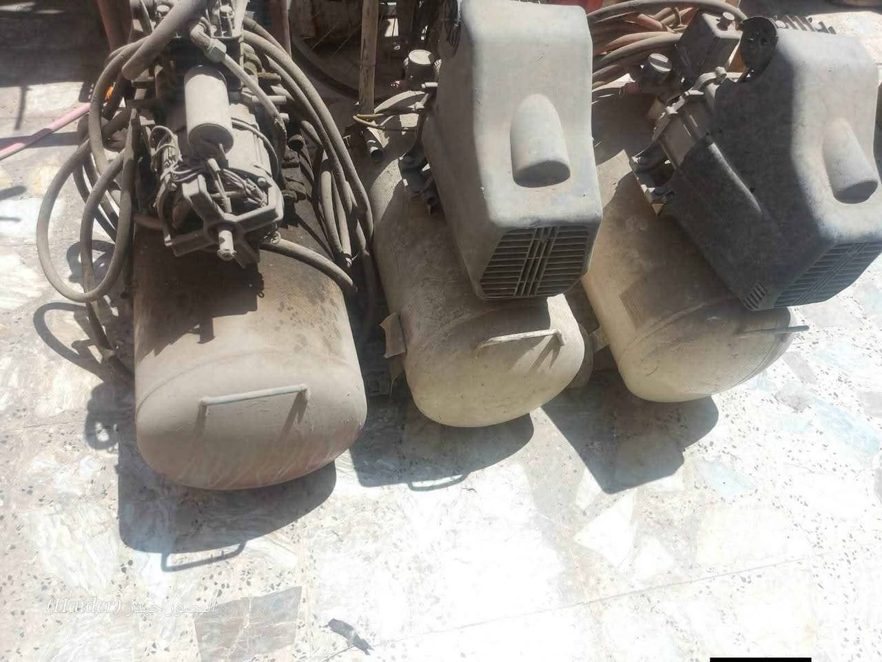 دريل كسار كبير 
دريل كسر صغير 
كمبريسر

*********** بغداد, العراق
