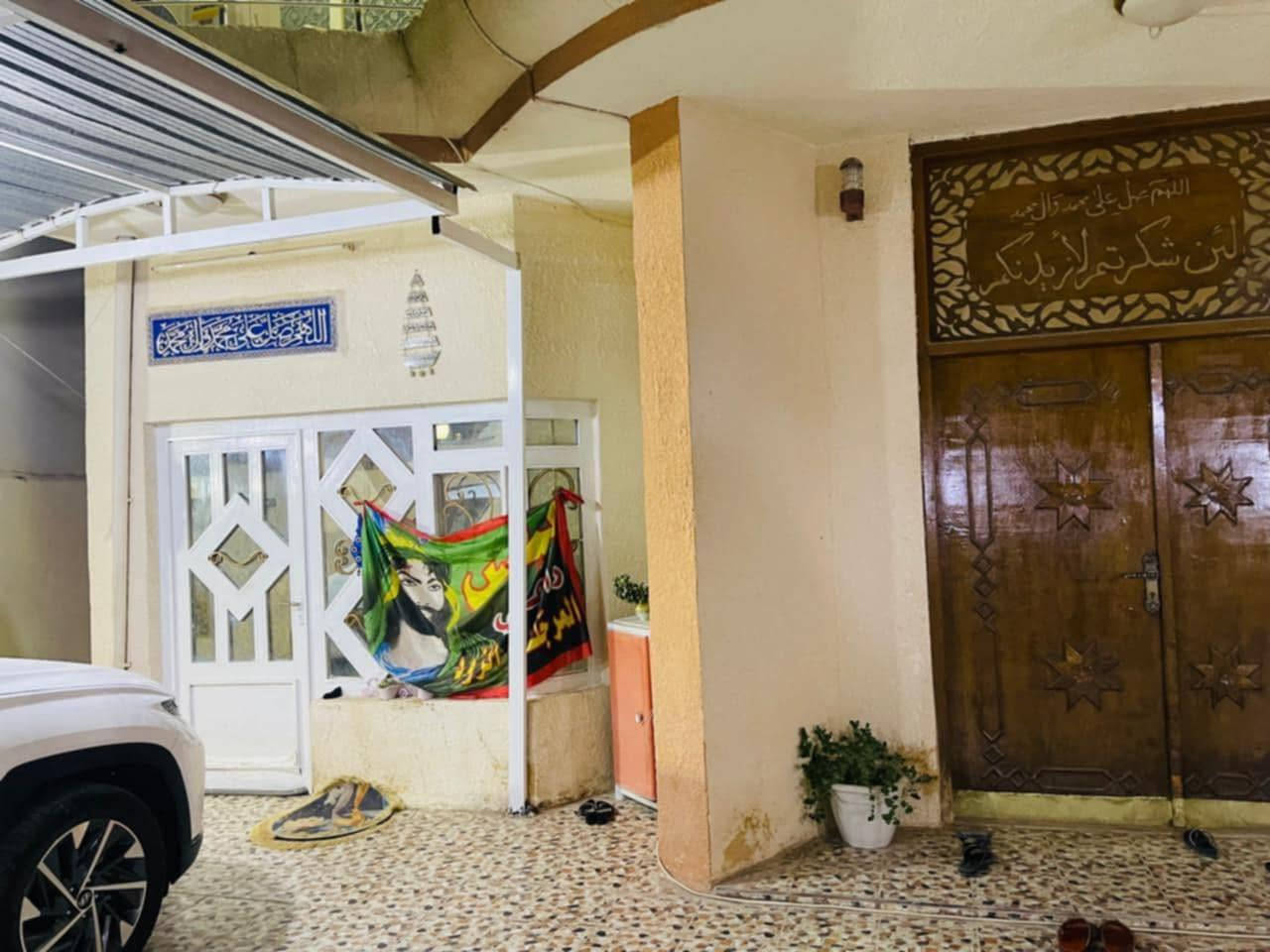 دار سكن طابو صرف في حي ( الأمير الأول )
خلف مدرسة ( سكينة بنت الحسن ) 
مساحة ٢٥٠ م - كل البيت طابوق 
 الطابقين صب كونكريت مسلح
( طابقين ) - ( ٣ غرف نوم )
(الطابق الأول  / غرفة نوم واحدة + صحيات  )
( طابق الثاني / ٢ غرف نوم + صحيات + ٢ مخازن 
+ صالة كبيرة )
( السطح أيزوكام ) - ( بناء درجة أولى )
( شارع بعرض ١٠ م ) - ماء - كهرباء - تبليط - مجاري

للاستفسار مراجعة مكتب غازي للعقار     
واسط - الزبيدية - قرب أفران المائدة   ***********   
***********
