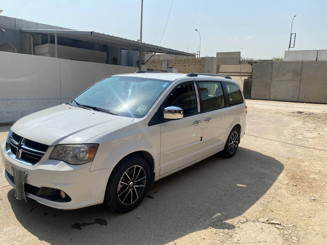 دوج كرفان مديل 2015
مكينه 3600
محور غاز  (انسه صرف البانزين ) 
رقم بغداد سياره بأسمي 
السعر 150$ بي مجال 
بغداد زعفرانيه ***********
