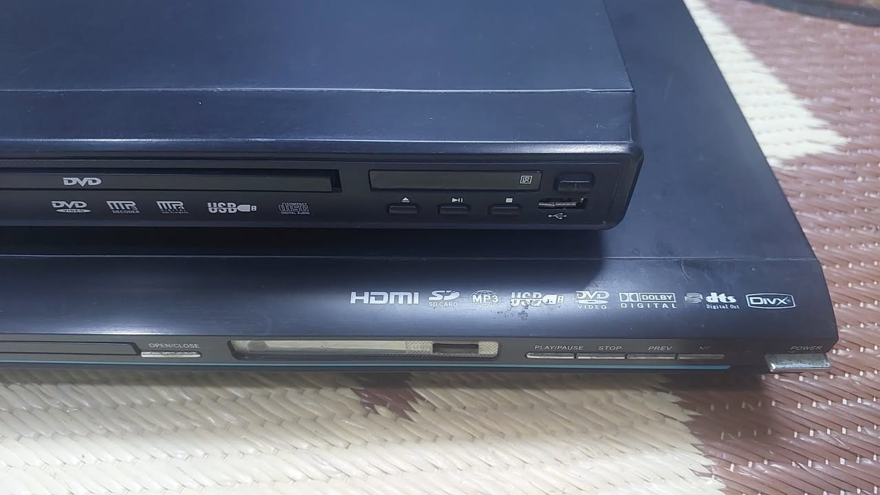 جهازين DvD ماركة Sony وماركة copy شغالات للبيع اجهزة نظيفة جدا تشتغل على HDMI  صورة وصوت ونظام USB  التفاصيل اكثر في الصور .. مكاني بغداد الجديدة وللاستفسار التواصل على الصفحه او على الرقم *********** واتساب
