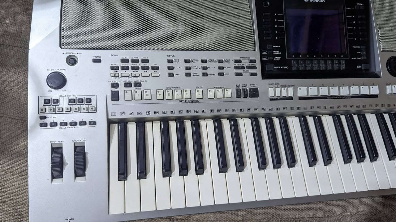 للبيع: أورغ ياماها (Yamaha) بحالة ممتازة – جاهز للعزف والإنتاج! 🎹✨
عاشق للموسيقى أو تحب تبدأ رحلتك بالعزف؟ هذا الجهاز أصل الإبداع!
الماركة: ياماها (Yamaha) الغنية عن التعريف.
المواصفات: شاشة عرض ممتازة، سماعات سبيكر قوية ومحيطية، أزرار تحكم كاملة بالإيقاعات والأصوات، وعجلات التحكم بالنغمة (Pitch Bend).
النظافة: الجهاز بحالة ممتازة جداً ونظيف جداً كما موضح بالصور. 
للتواصل وتساب ***********
السعر 500الف تجي تفحص و تاخذ من باب البيت 
المكان بغداد الغزالية
