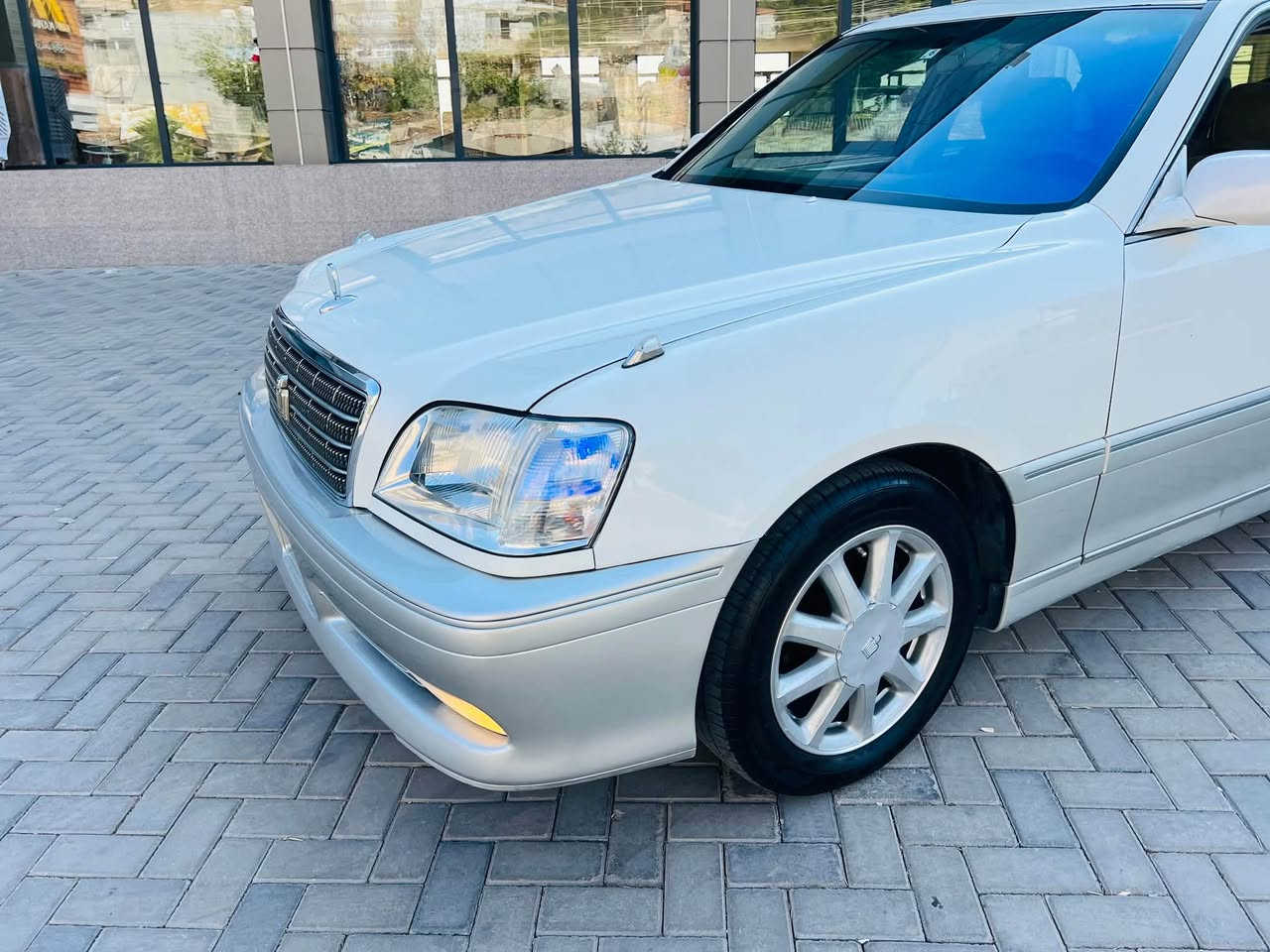 مەلیکە مووس 2002
D4بچوك
دوو دووگمە پەردە داژبڵ نەجەف ناوزەرد 
کۆدی نییە یەک پارچە بۆیاخی ئەورووپایە 
سعری 48گەڵاو مەجال 
***********.
***********سەیسایق
