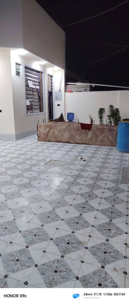 بيت للبيع مساحه 300يحتوي علا ثلاث قرف نوم وستقبال اصحيات داخل البيت وخارج بيت كامل شقل درجه وله بناء طابوك وصب كونكريت فوق وجوا لساس كله بورسلين وجدران سيراميك صطح مزفت سعر 75وبي مجال نجف عمود 134.جميع. لخدملت جاهزه ماء كهربا مولد ذهبي بيت جديد ونضيف وكامل 

لستفسار برقم ***********
