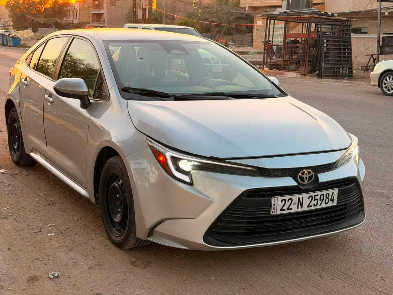 � تويوتا كورولا هايبرد 2024 للبيع 🔥

للبيع كورولا Hybrid موديل 2024 وارد أمريكي 🇺🇸
سيارة مرتبة واقتصادية، ومواصفاتها حلوة جداً للاستخدام اليومي.

✨ المواصفات:
🔹 هايبرد
🔹 موديل 2024
🔹 وارد أمريكي
🔹 اقتصادية جداً بالبنزين
🔹 مواصفات مرتبة ومريحة
🔹 سيارة ناعمة بالسياقة وموفرة

📸 صور الحادث مرفقة بالإعلان بكل شفافية حتى المشتري يكون عنده علم بحالة السيارة قبل التصليح.

🔧 حسب التصليح الحالي:
تم تبديل البنيد والجاملغ الأمامي، وباقي التفاصيل والفحص متاحة للجادين.

✅ الفحص والمعاينة متاحة
✅ ماكو شي مخفي
✅ اللي يريد يتأكد يتفضل يفحص السيارة بنفسه

💰 السعر او الاستفسار خاص او الاتصال على الرقم ***********
