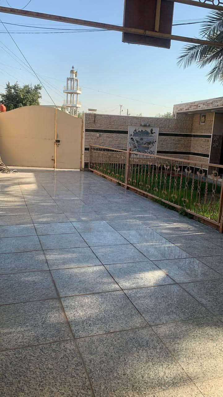 بيت طابو صرف بناء سنة 2019
مساحة 125 متر بناء 100مربع  تشجير اصولي 
طابقين يحتوي الطابق الاول على غرفتين ومطبخ وصالة كبيرة وحمام والطابق الثاني على ثلاث غرف وصالة كبيرة وحمام وبيتونة كبيرة وحمامات خارجية 
في الزعفرانية شارع منتزه كاردن ستي قرب حسينية ابي طالب السعر 400مليون  وبي مجال التواصل على الواتساب فقط  الرقم ***********
