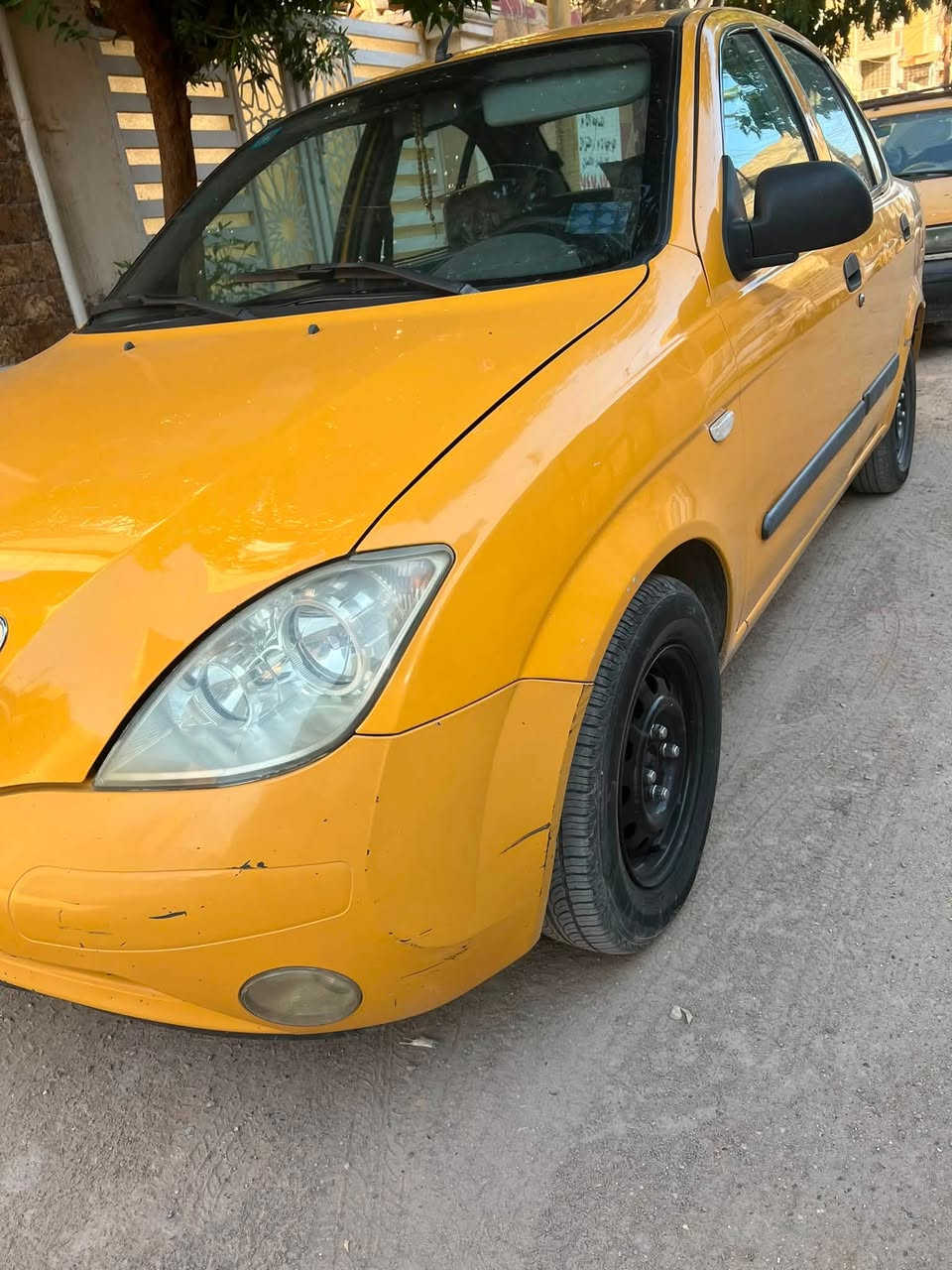 السلام عليكم سياره طيبه البيع مديل 15 سياره ضربتها جمالغ الخلفي وره سايق 
تخم تاير جديد ما صالي يومين من شاده مكينه بيها خيط تبخير مكان بغداد الامين ثانيه رقم الهاتف ***********
