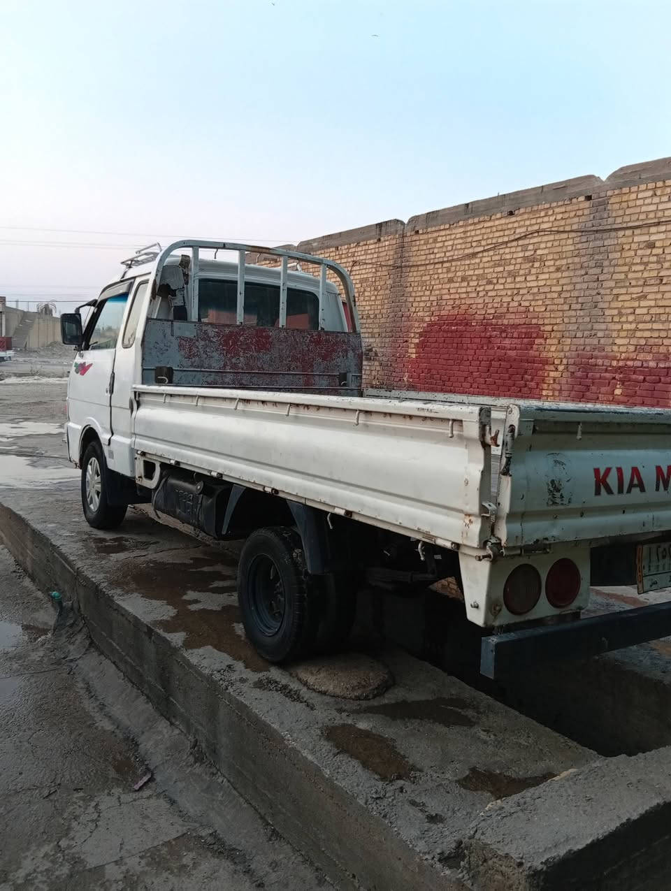 السلام عليكم كيا للبيع موديل 95 رقم واسط تحويل مباشر رقم الشاطئ واضح سياره نظيفه خير من بيها شويه قياسات سنويه ساقطه السعر ***********
