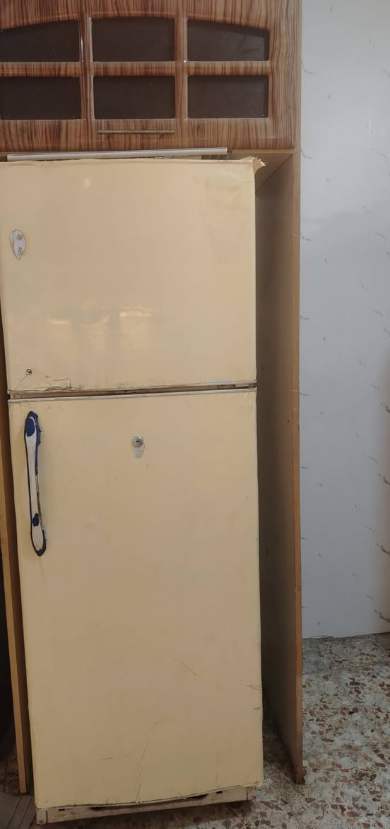 كاَونتر خشب  ٣ قطع ب ٦٠ الف للبيع  الامين الثانية
***********
