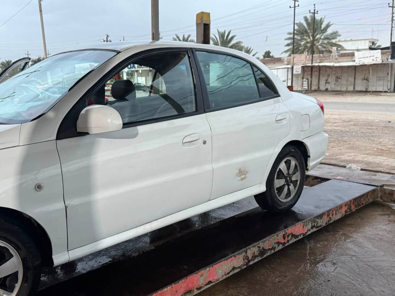 2003 ريو للبيع
مصبوغ عام 
تحويل 
سيارة جاهزة تراي للبصرة
غرفة جديدة
كير عادي
محرك بخار بسيط
تبريد منظرمة كامله وغاز كامل بس نقص لوحة الAC تتبدل
سعر 40$
تواصل  ***********
