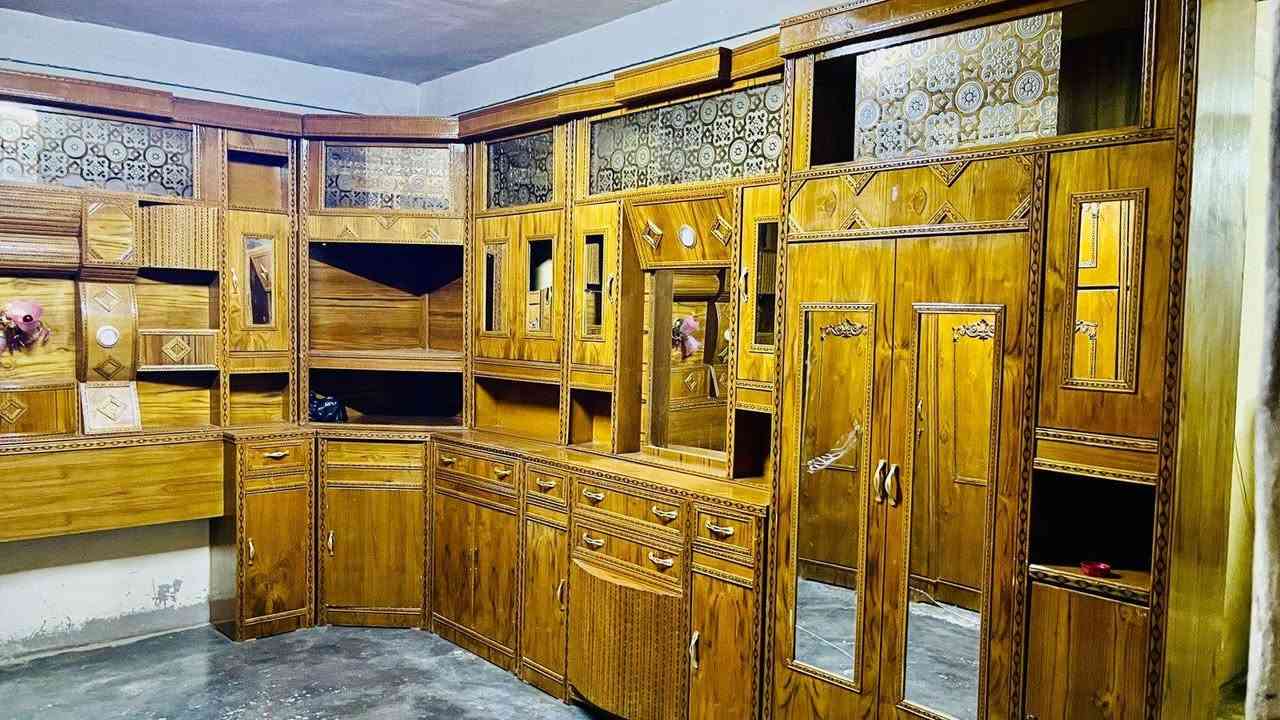 السلام عليكم يوجد غرفه هودج ست قطع اربعينيه للبيع خشب صاج عراقي حطاطه للاستفسار على هاذ الرقم *********** يوجدوتساب
