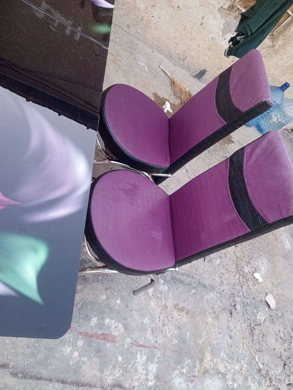 ميز طعام  يتكبر ويتصغر 4 كراسي كلش نضيف اخو الجديد 
سعر 100 قفل 
الشراي يجي خاص او يتصل ***********
