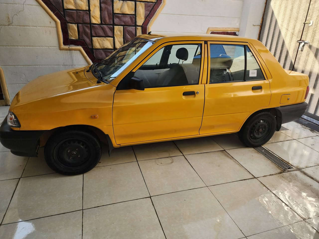 السلام عليكم
سايبه للبيع مديل 21 مصفره هيه وغرامات سياره ب اسمي تحويل ثاني  يوم   سنويه 2031 سياره جاهزه كير محرك تايرات حداديه خير من الله شواصي نضيفه  بيهه طخه مثل ماموضوح بل صوره
بغداد مدينه الصدر 
***********
