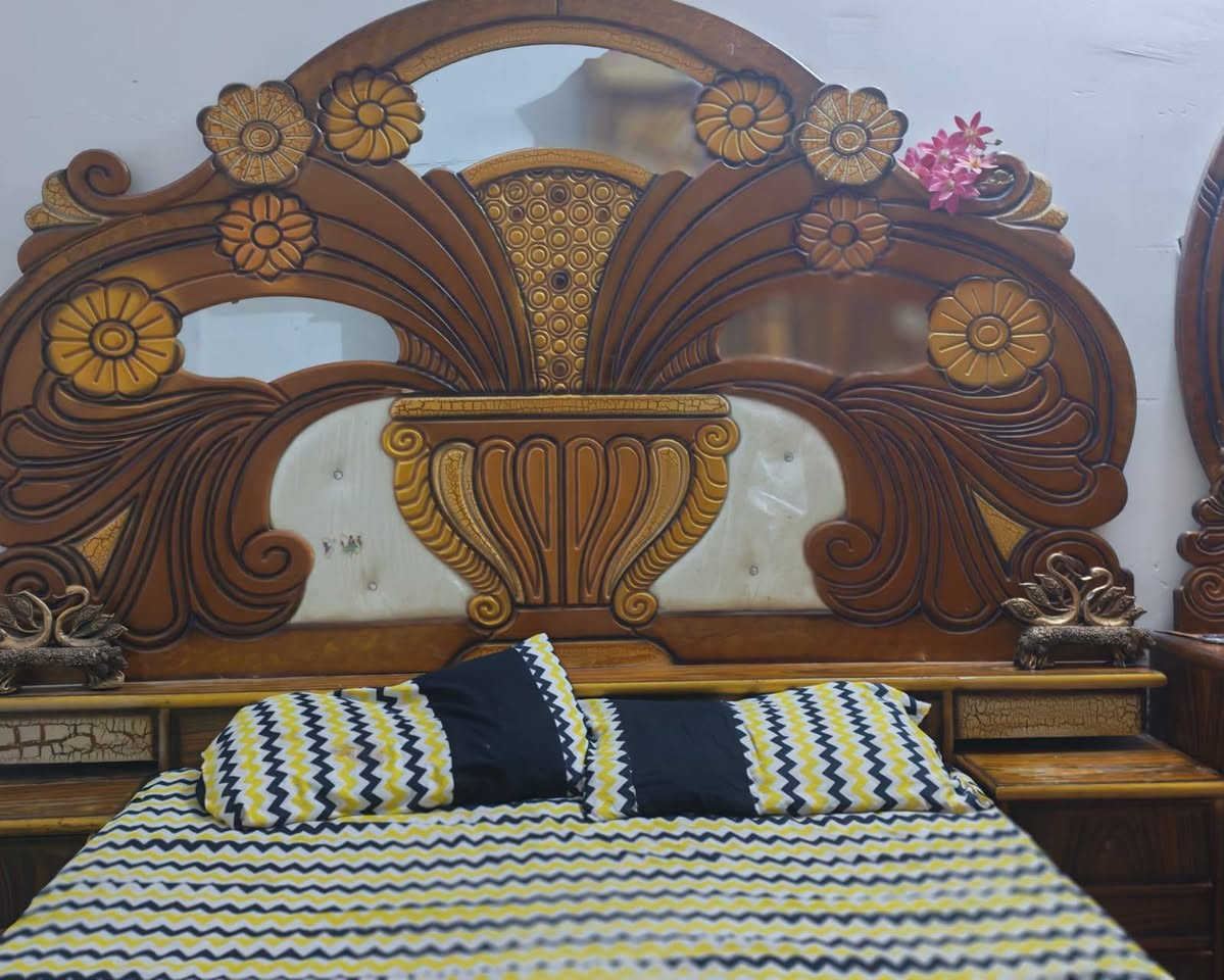 غرف نوم نظيفه خشب قوي ومتانه بسعر مناسب جداً 450 وبيها مجال
كنتور 6 ابواب + زاويه + ميز تواليت + جربايه مع التاج 
غرفه كامله ونضيفه مكانها حي الجهاد الزنابره 
رقمي ***********
