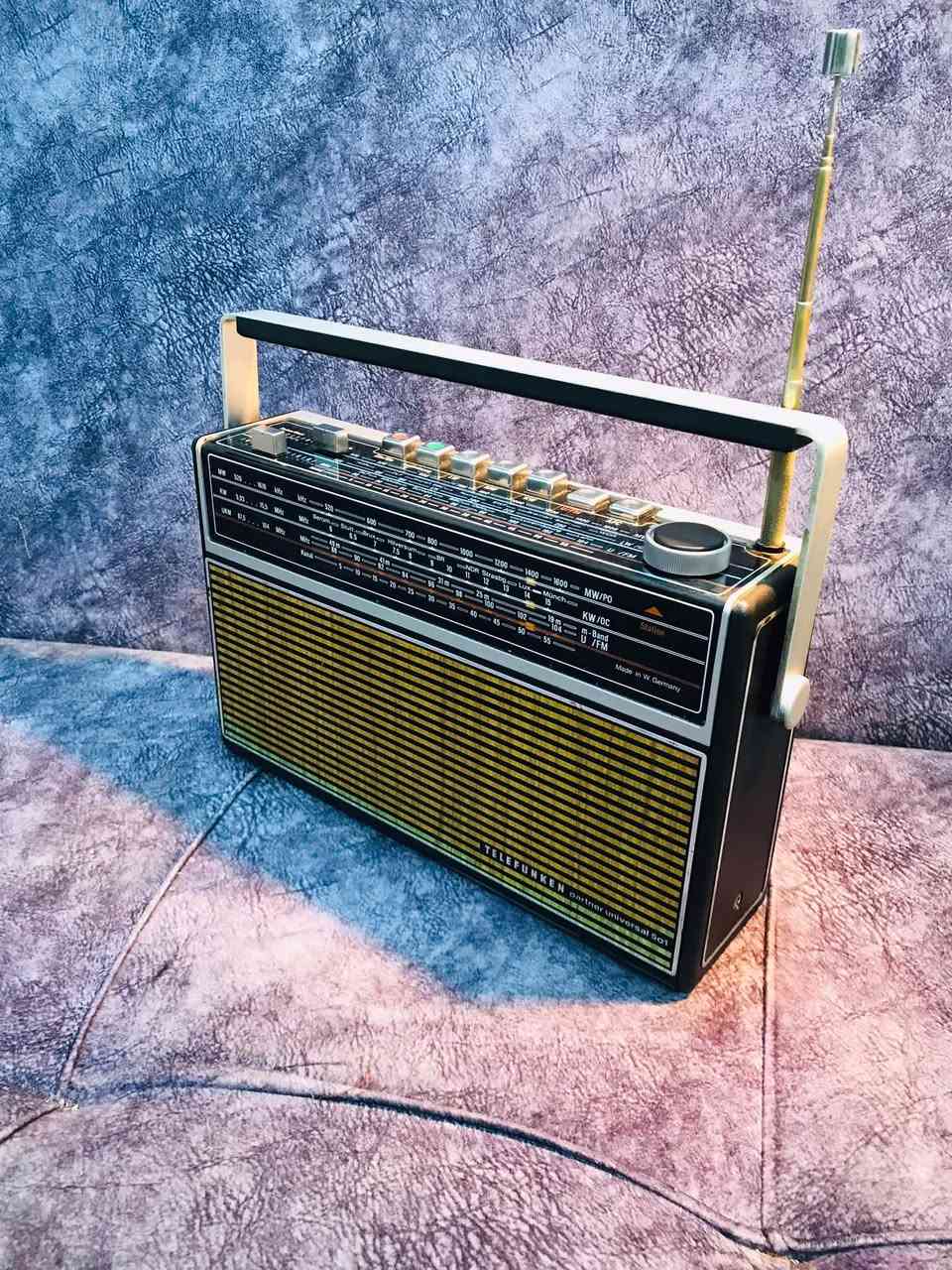 للبيع   📻
جهاز راديو من شركة تلفونكن 🇩🇪
MODEL-TELEFUNKEN - 501
الجهاز جديد جديد النظافة 100 %
صناعة الجهاز المانيا 1975 🇩🇪
الموجات FM / MW / LW / KW + AFC🎼
كهرباء 200 V + بطاريات عدد 6 وسط 
عرض 28 سم  رتفاع  17  سم 
قطعة جداً جداً راقية بسحب وصوت النقي
للاستفسار اكثر مراسلة الصفحة 
وات ساب *********** اتصال ☎️
