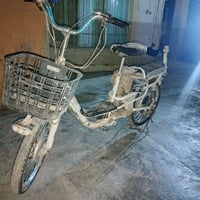 دراجة كهربائية • ماطور شحن شغال • بطاريات هابطة