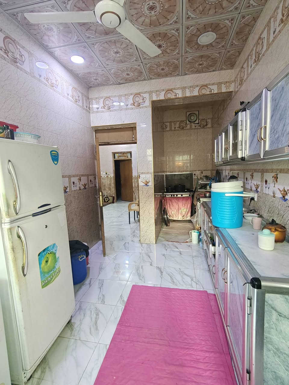 بيت للبيع
السلام عليكم.. 

مشتمل للبيع في الفلوجة حي الشهداء الضباط الرابعة خلف شارع 40،شارع ابو النسور. 

مساحة البيت 150متر

يحتوي على 

استقبال 

مطبخ بارد +حار

صالة

مَنور على صالة ومَنور على الغرفة، وحمام 

غرفة نوم واحد فقط في الطابق الارضي 

فيي الطابق العلوي يحتوي على

غرفتين في الامام  وصالة وحمام وسطح فوق الغرفة الطابق الارضي 

الشارع 8متر

الشغل البيت درجة اولى. 

السعر 150مليون وبي مجال

الهاتف ***********
