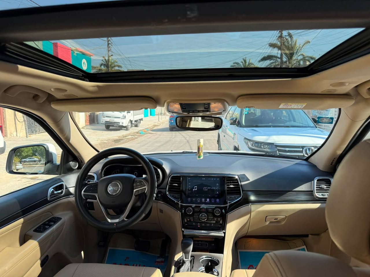 سلام عليكم
للبيع جيب كراند شيروكي  لمتدد بلاص 3 شاشات
موديل 2019 خليجي مو مواصفات 
نقطة عمياء 
دفع رباعي4x4
مقاعد جلد 
رقم بغداد بسمي 
المقاعد الأمامية كهربائية و حضن 
كشن ميموري
المقاعد تدفئه تبريد 
مرايا جانبيه هيتر وقلاب ويه الخلف 
مرايات شفط وشاير بل مري 
ستيرن هيتر 
شاشه كبيره
نظام خاص للطرق الوعرة 
تشغيل عن بعد 
صندوق كهربائي 
حساسات خلفية و امامي
كامره خلفيه 
مودات قيادة (Sport) نظام رياضي 
نظام  اقتصادي(Economic)
نظام توقف ذاتي خلفي 
مثبت سرعة 
نظام تشغيل واطفاء اوتماتيكي للمحرك للتوفير من صرف الوقود
بانوراما
بيها صبغ كلش بصيط  وبيها بي دي ار ممبين ابد اله بسونار يبين
موجوده صور بل منشور امشر عليهن و الباقي كفاله 
 رقمي *********** مكاني بغداد الدوره 
السعر 260 وبيها مجال
