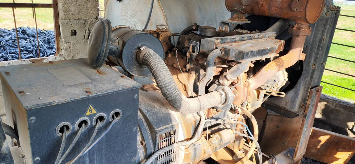السلام عليكم مولده بيركنز ٥٠كيفي للبيع مامفتوح جاهز من كلشي بس باتري يحتاج جنت اشغل عليها غطاس ٣٠حصان ٤٦مكعب نمرود قرية قريتاغ سعر ٢٧ورقه رقم الجوال ***********
