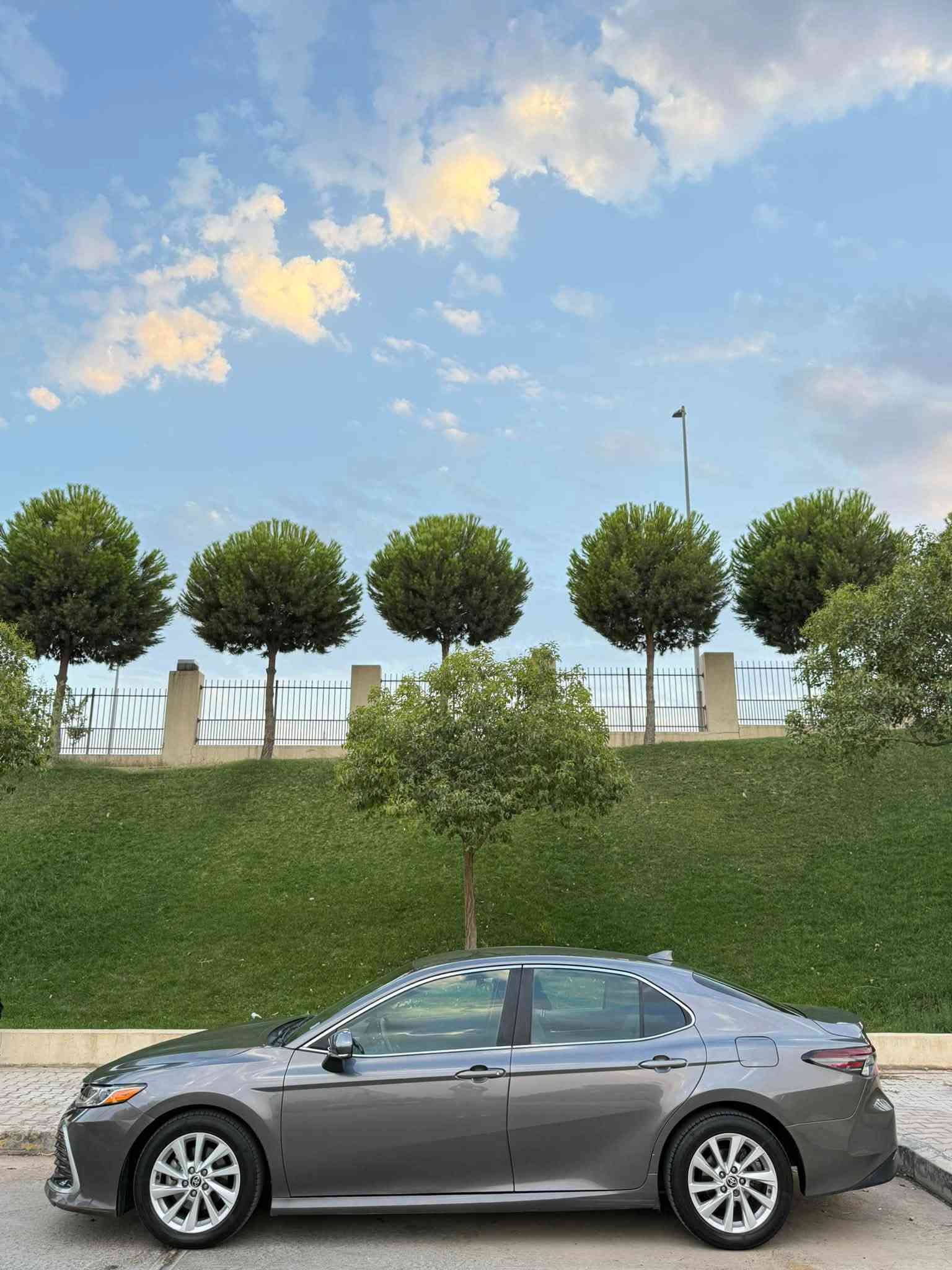 السلام عليكم ورحمة الله وبركاته
‏‎       ——— لـلـبـيع  ———

تويوتا كامري.        — Toyota Camry 

‏‎وراد أمريكي.          — ايرباك الستيرن

‏‎الموديل                —  2021  

فئة                       —   AWD )LE )

حجم المكينه         —  V4/2500 

‏‎اللون                     —  نفطي   

المسافه المقطوعه —  63.000mi  

حالة السياره.    — صبغ البنيد فقط - جاملغ تعديل بارد ( صور الحادث مرفق مع المنشور )   

‏‎المواصفات 
-كشنات اماميه تدفئه
-ستيرن تدفئه 
‏‎- شاشه كبيره تدعم نظام الأبل كار باي ونظام الاندرويد 
‏‎- كرسي السايق  بحركه كهربائيه 
‏‎-تبريد منفصل 
‏‎-تحكم ستيرن جهتين 
‏‎-تحديد سرعه 
‏‎-مانع انزلاق 
-رادار امامي 
‏‎-تحديد مسار 
- تنبيه ما قبل الاصطدام
‏‎-كامره خلفيه
‏‎باقي المواصفات المعروفه 

‏‎السعر            — 164$

رقم السياره    — السليمانيه  

‏‎موقع  السياره — السليمانية 

‏‎للأستفسار.     — ***********—***********
