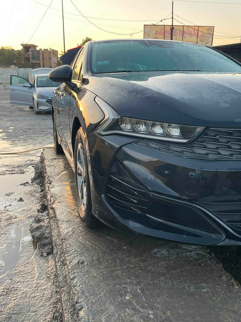 السلام عليكم
كيا كي فايف موديل 21 
ماشية ٥٨ بدون دواخل بدون شواصي 
كير محرك تبريد خير من الله 
نص فول 1600 تيربو 
***********

