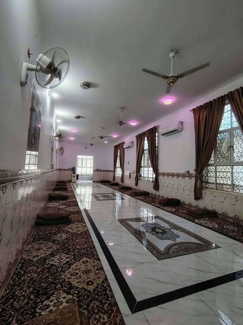 نجف شارع المطار • ٦٠٠م • ٥غرف