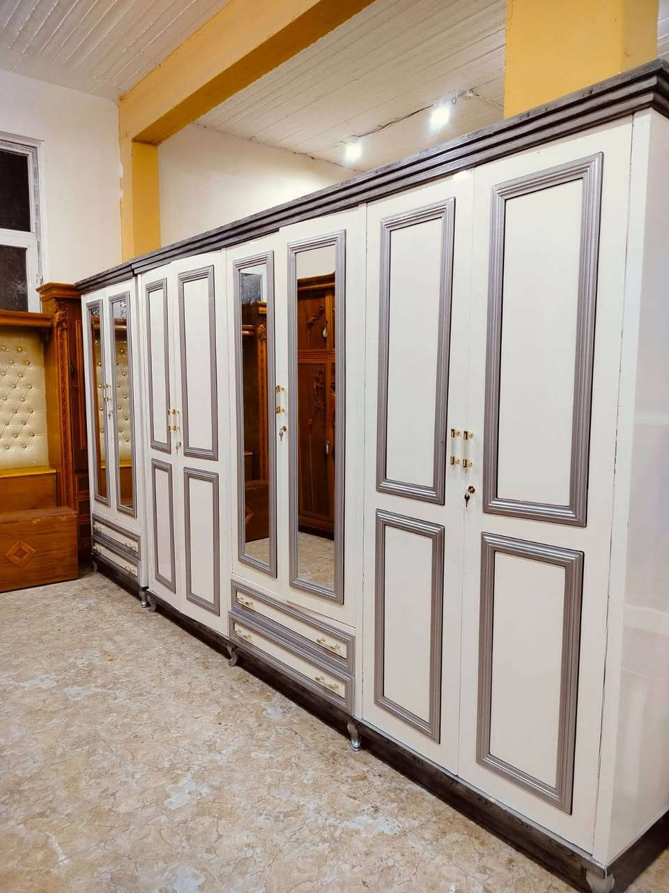 خالسلام عليكم عنوان واسط العزيزيه شارع التربيه يوجد واتساب غرفه مستخدمه يومين ***********
