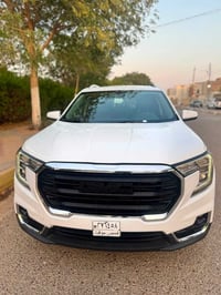 2023 GMC TERRAIN مواصفات SLT  ماشيه 52 ميل حادثها خلفي ومقدمه البنيد ف...