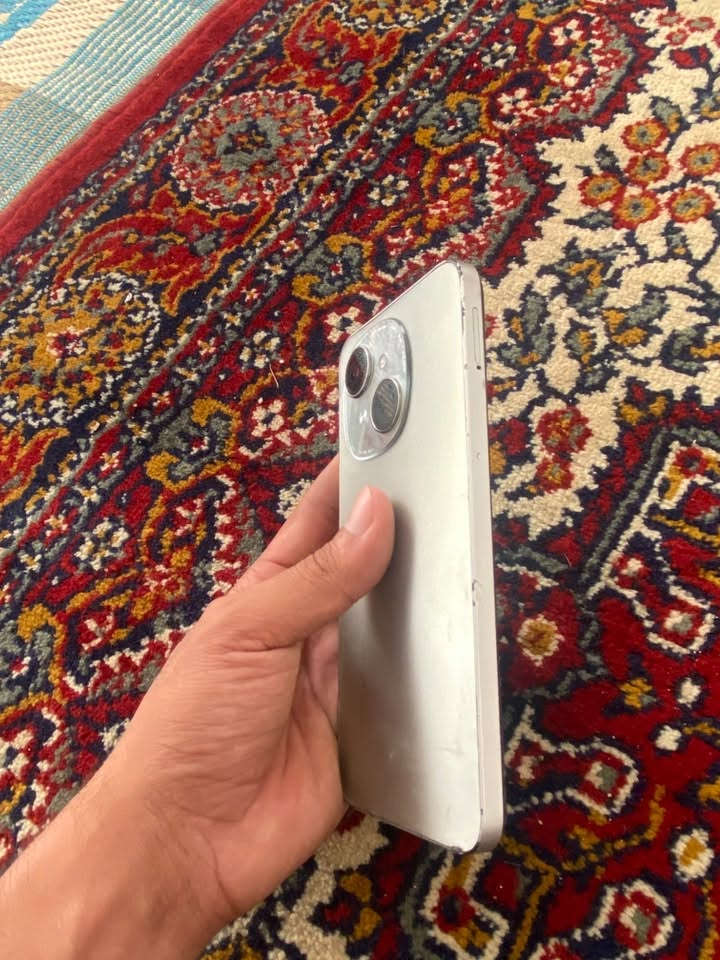 جهاز تكنو سبارك go1

شاشة كبيرة: الهاتف يأتي بشاشة كبيرة الحجم مقاس 6.67 بوصة، الشاشة تغطي معظم مساحة واجهة الهاتف مع ثقب للكاميرا الأمامية اعلى وسط الشاشة

 دعم 120 هرتز: الهاتف يدعم معدل تحديث الشاشة 120 هرتز

 كاميرا خلفية ثنائية: هاتف تكنو سبارك جو 1 يأتي مزود بكاميرا خلفية ثنائية بدقة 13 و 0.3 ميجابكسل، الكاميرا تدعم وضع عزل الخلفية وتصوير الفيديو بدقة 1080P FHD

 بطارية كبيرة: الهاتف يأتي بسعة بطارية كبيرة (5000 مللي أمبير) 

 دعم الشحن السريع: الهاتف يدعم الشحن السريع للبطارية بقوة 15 واط، ولكن سرعة الشحن هذه لا تعتبر الأسرع

 مستشعر البصمة: الهاتف مزود بمستشعر بصمة الأصابع يأتي موجود في زر الطاقة جانب الجهاز

 سماعات ثنائية جيدة: الهاتف يأتي مزود بسماعات ثنائية ولكن هذه السماعات لا تعمل بنظام ستيريو

 الشرائح: الهاتف يدعم تركيب شريحتي  SIM2 وبطاقة ذاكرة ميموري كارد في نفس المكان دون الحاجة لإزالة أيٍّ منهما
( الجهاز گدامك بي خط بالشاشة بس ما مأثر على اللمس )
العنوان ( بغداد / مدينة الصدر ( واتساب ***********)
السعر ٧٥ الف
