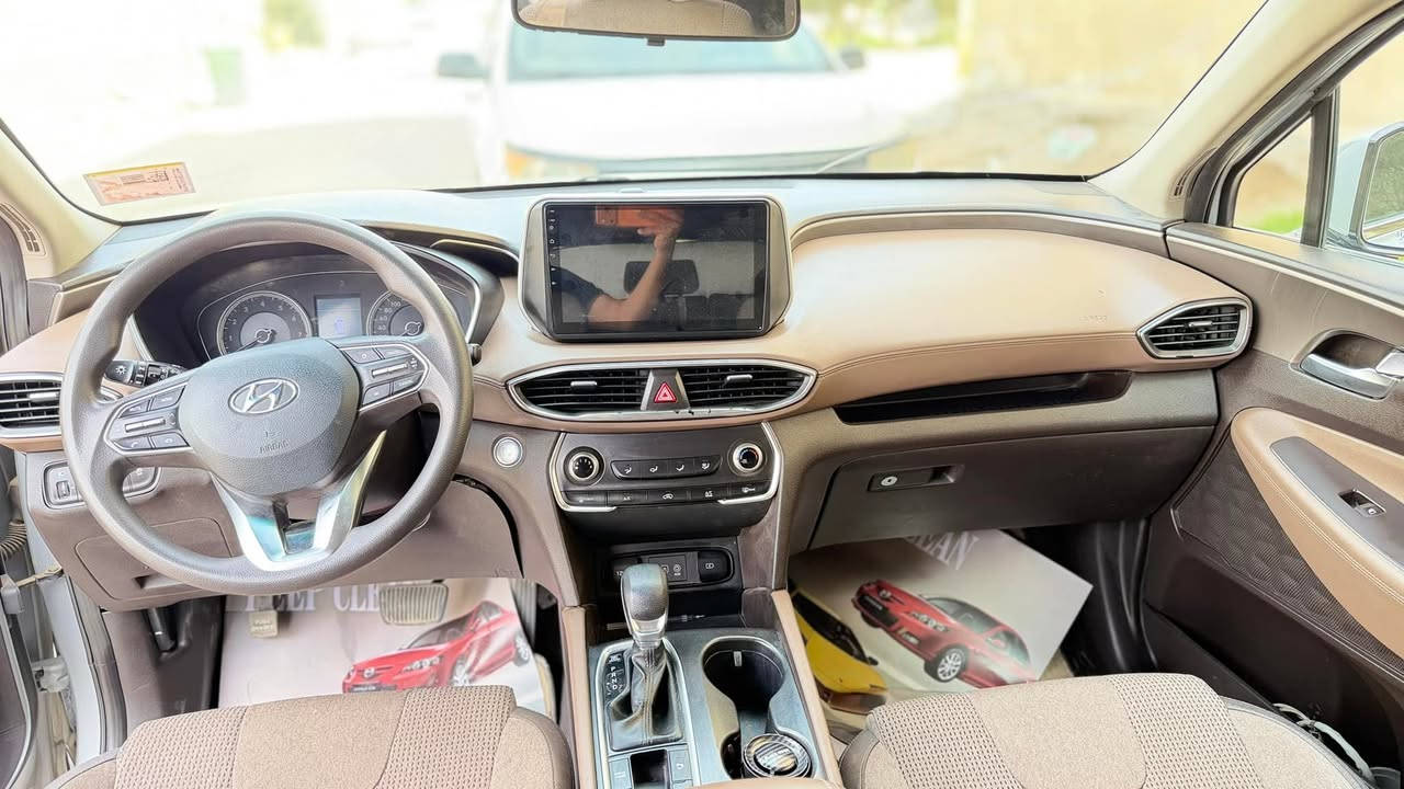 للبيع هيونداي سنتافيا 2019 خليجي 

سياره باسمي تحويل ثاني يوم 
• مكينة 3.5 V6 قوية وناعمة
• وارد خليجي
• دبل (AWD)
• جير أوتوماتيك 8 سرعات
• شاشة كبيرة مع نظام ملاحة (Navigation)
• كاميرا خلفية مع حساسات أمامية وخلفية
• تشغيل بصمة ودخول ذكي
• كراسي جلد كهربائية مع التدفئة والتبريد
• تحكم بالسكان ومثبت سرعة
• مرايا كهربائية مع طي كهربائي
• أضوية LED ونهارية
• فتحات تكييف وتبريد للصفين الثاني والثالث
• جنوط وكالة
• 3 صفوف (7 ركاب)

📊 الممشى: 80,000 كم فقط.

ملاحظات:
• جاملغ مصلح
• البَنيد مبدل أصلي
• الفحص مرحب به

السيارة استخدام شخصي ونظيفة جداً، والمحرك والشاصي بحالة ممتازة ولا تحتاج أي صرف.

السعر 180 وبي مجال 
الرقم ***********
